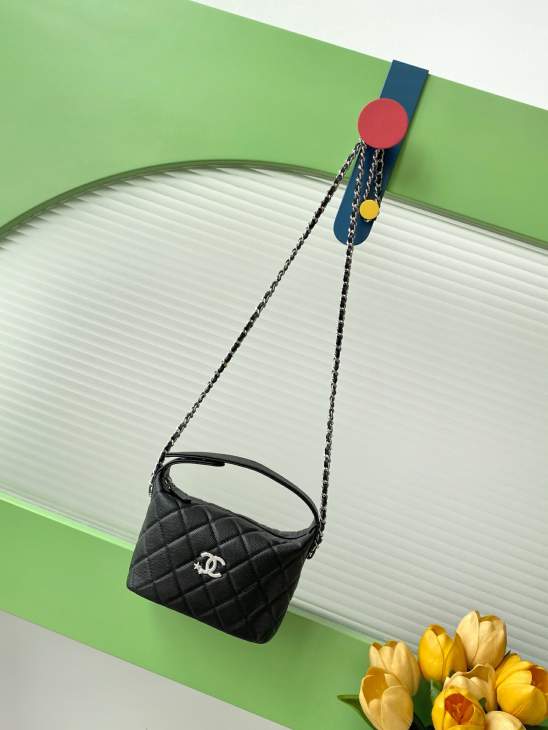 Picture of Chanel Handbags _SKUfw239863071fw